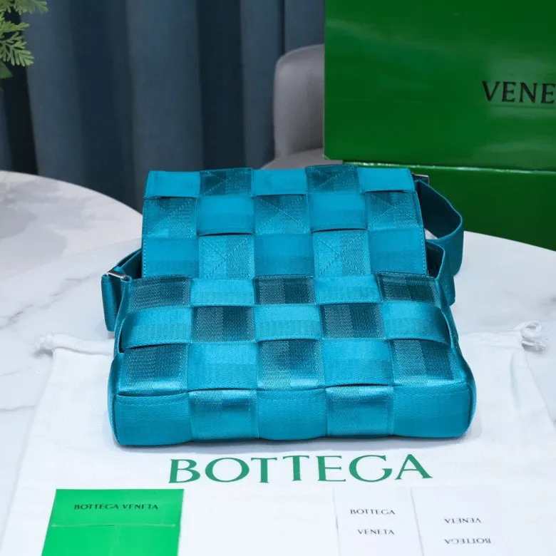 📣Super welfare price🎁🎁 Special price 700🉐️ Limited quantity, be the first to be the first 🉐️ Super cost-effective Note: The welfare style is brand new and unopened, no free shipping by default, non-returnable, size 25x15x5, style number: 6618#
